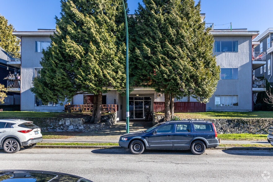 2184 Wall St, Vancouver, BC à vendre - Photo du bâtiment - Image 2 de 2