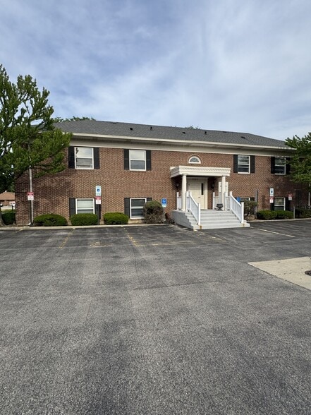 1020 S Arlington Heights Rd, Arlington Heights, IL for lease - Building Photo - Image 2 of 7