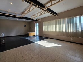 1-3 Ivy Rd, Kings Park, NY à louer Photo intérieure- Image 2 de 7