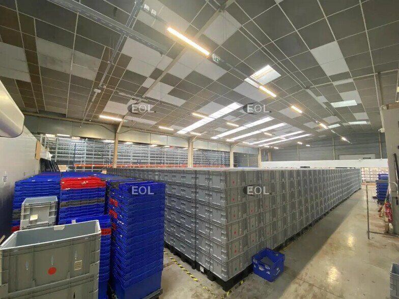 Flex in Neuilly-sur-Marne for lease - Interior Photo - Image 3 of 9