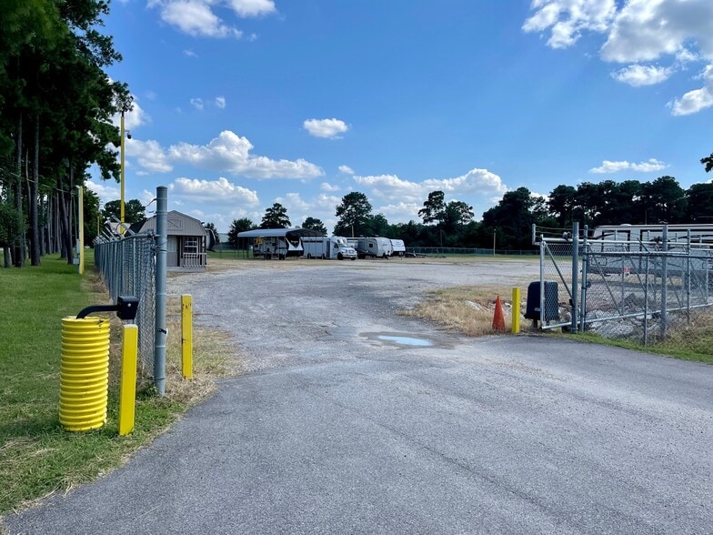 20519 Rhodes Dr, Spring, TX for lease - Building Photo - Image 2 of 6