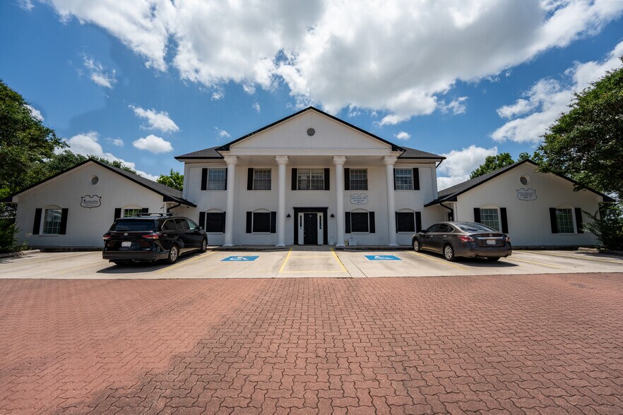 2003 Medical Pky, San Marcos, TX à vendre - Photo du bâtiment - Image 2 de 41