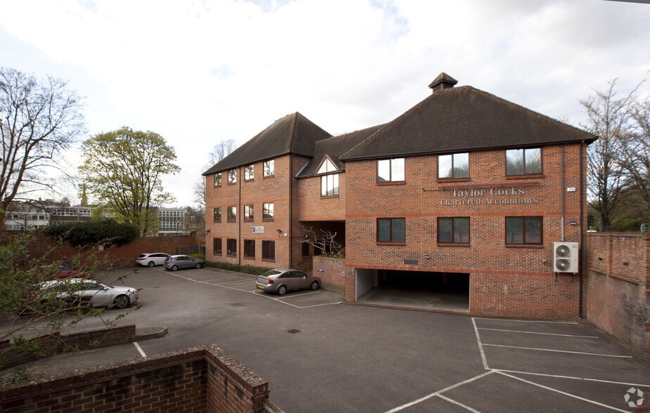 South St, Farnham à vendre - Photo du bâtiment - Image 2 de 2