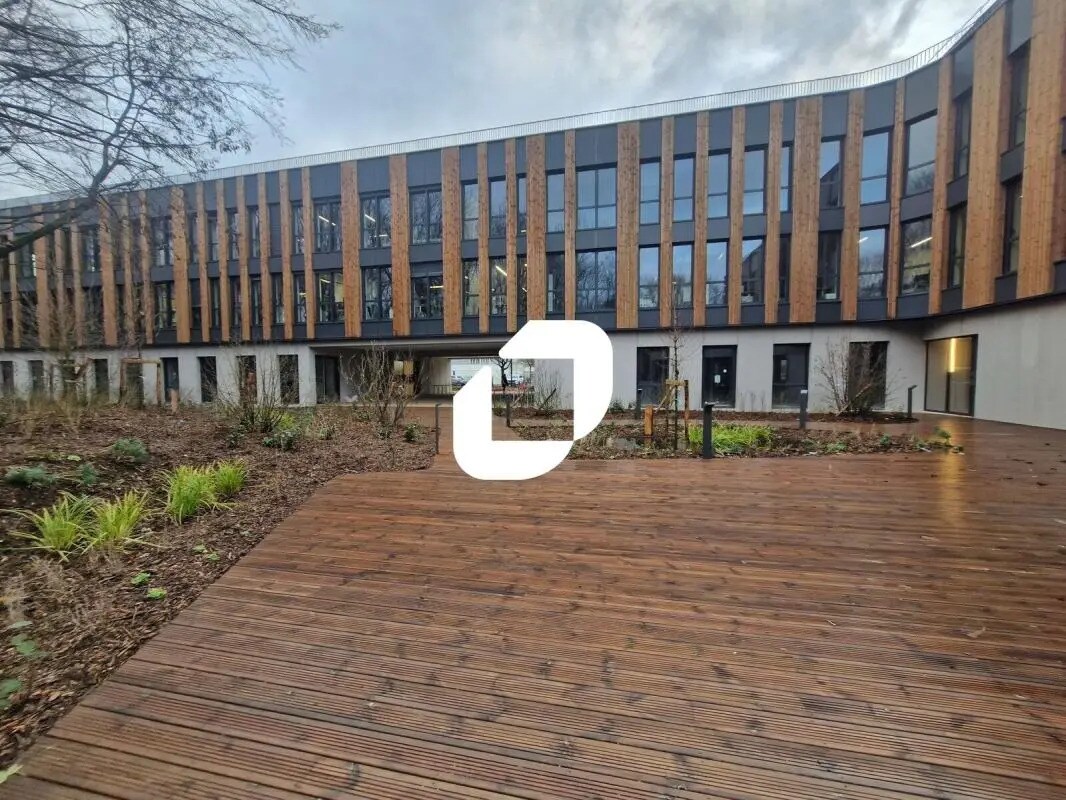 Office in Champs-sur-Marne for lease Building Photo- Image 1 of 12