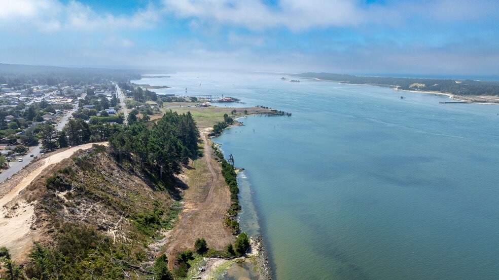 516 Taylor Ave, Coos Bay, OR for sale - Building Photo - Image 3 of 7