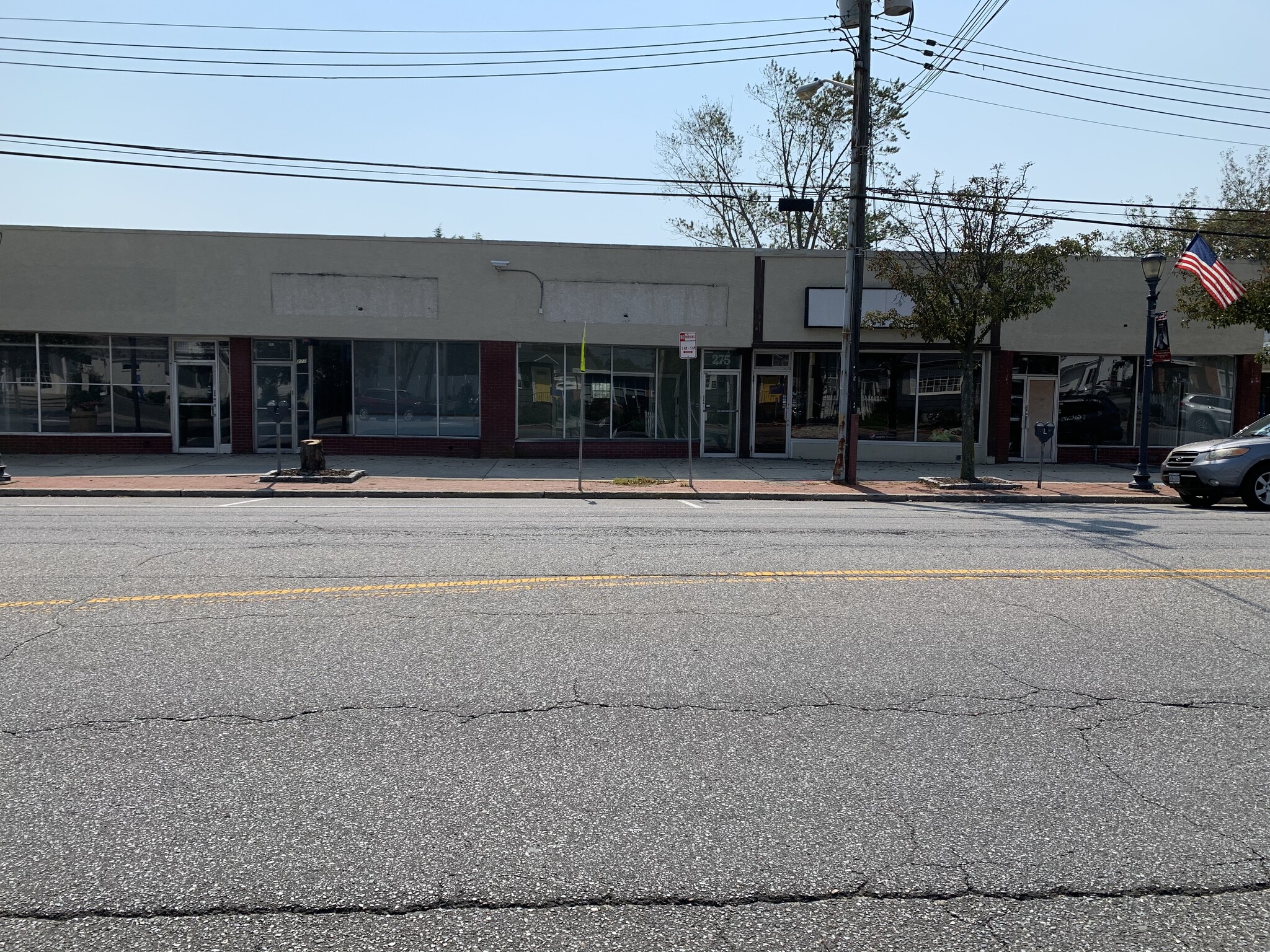 271-279 S Wellwood Ave, Lindenhurst, NY for lease Building Photo- Image 1 of 8