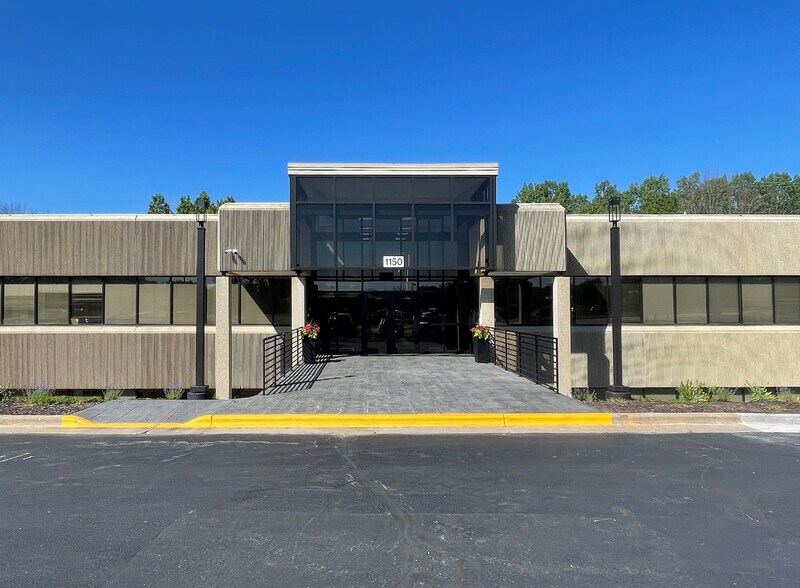 1150 Springhurst Dr, Green Bay, WI à louer - Photo du bâtiment - Image 1 de 43