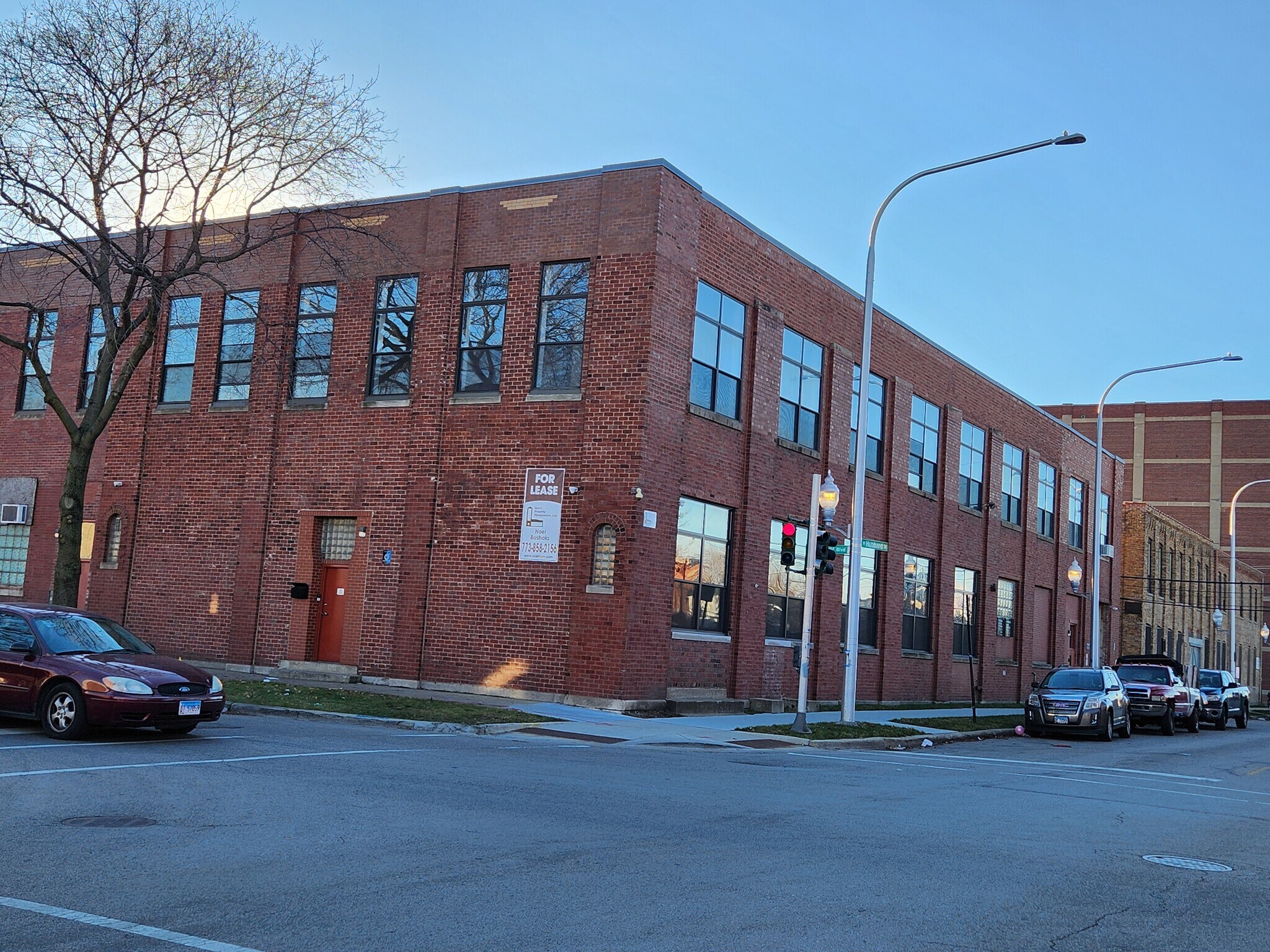 424 N Oakley Blvd, Chicago, IL à louer Photo du bâtiment- Image 1 de 9