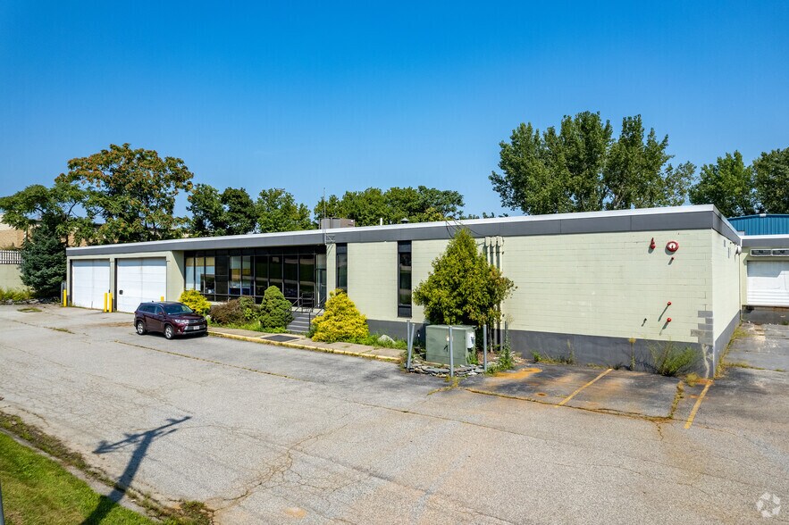 2266 Pawtucket Ave, East Providence, RI à louer - Photo principale - Image 1 de 10