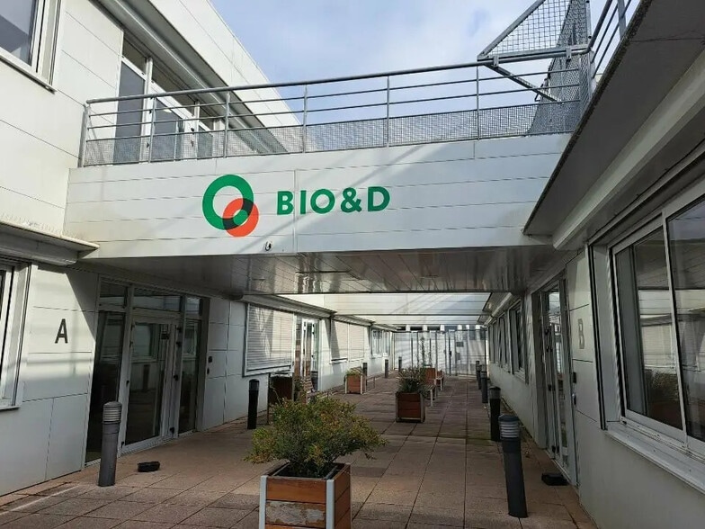 Bureau dans Créteil à louer - Photo du bâtiment - Image 1 de 3