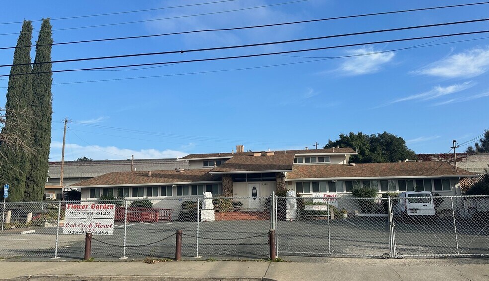2820 Broadmoor Ave, Concord, CA à vendre - Photo du bâtiment - Image 2 de 78