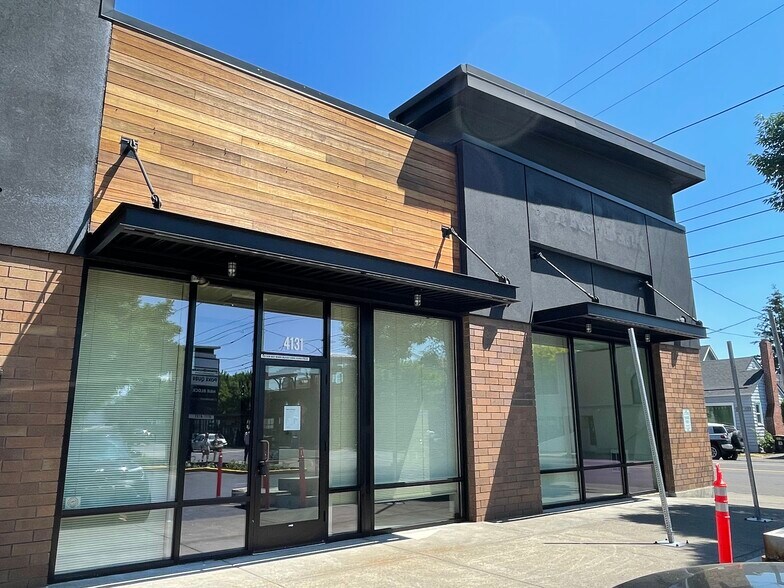 4111-4163 SE Hawthorne Blvd, Portland, OR à louer - Photo du bâtiment - Image 2 de 8
