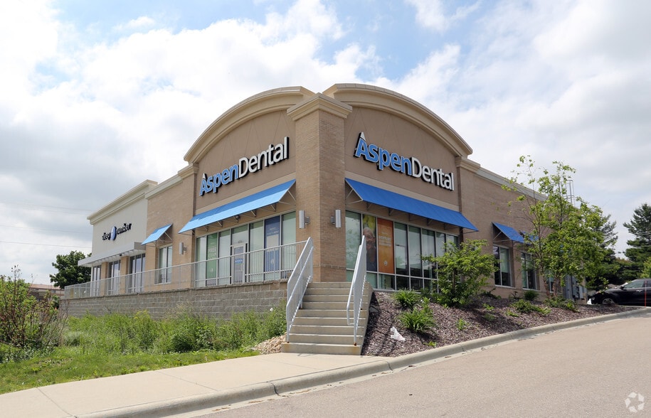 4602 E Washington Ave, Madison, WI à vendre - Photo principale - Image 2 de 11