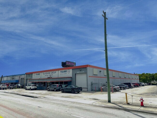 Plus de détails pour 940 W 84th St, Hialeah, FL - Industriel à vendre
