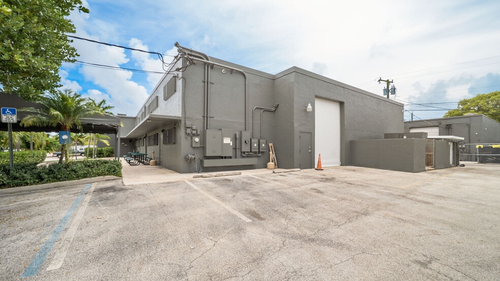 44 SE 9th St, Deerfield Beach, FL for sale - Building Photo - Image 2 of 28
