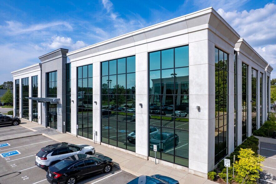 1320 Cornwall Rd, Oakville, ON for sale - Primary Photo - Image 1 of 1