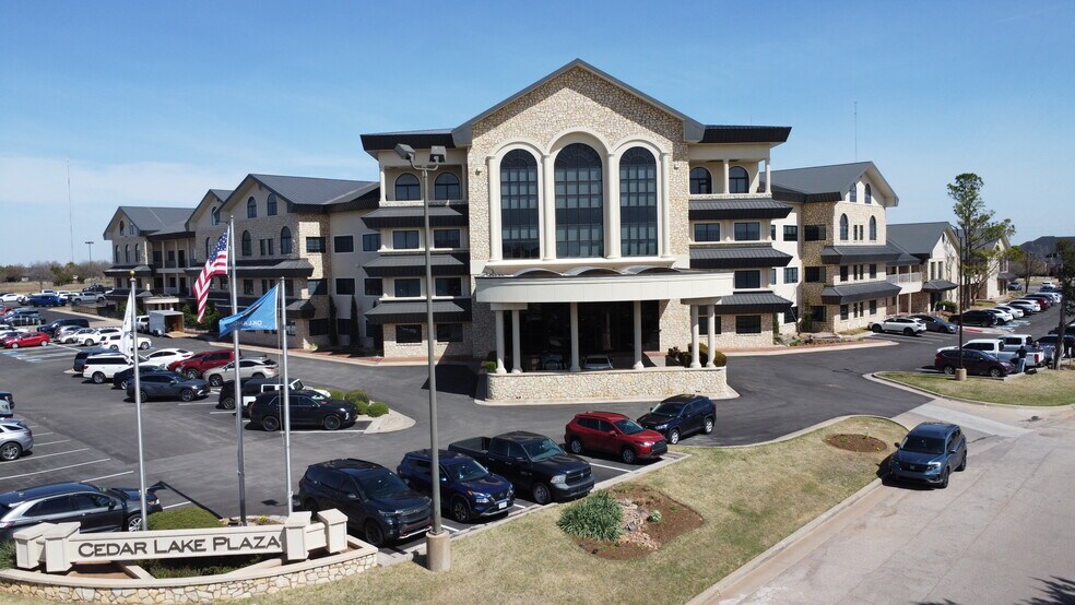 701 Cedar Lake Blvd, Oklahoma City, OK à louer - Photo principale - Image 1 de 25