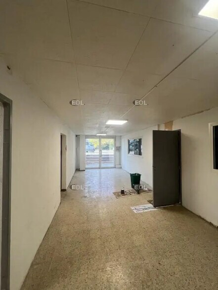 Office in Les Pennes-Mirabeau for lease - Interior Photo - Image 3 of 3
