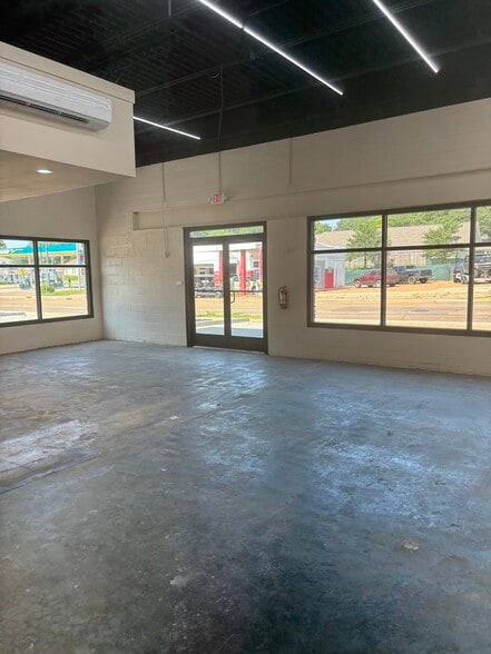 328 N Highland Ave, Jackson, TN for lease - Building Photo - Image 3 of 9