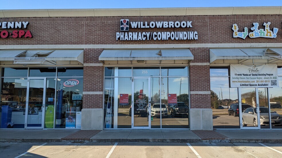 8955 N Hwy 6, Houston, TX à louer - Photo du bâtiment - Image 2 de 9