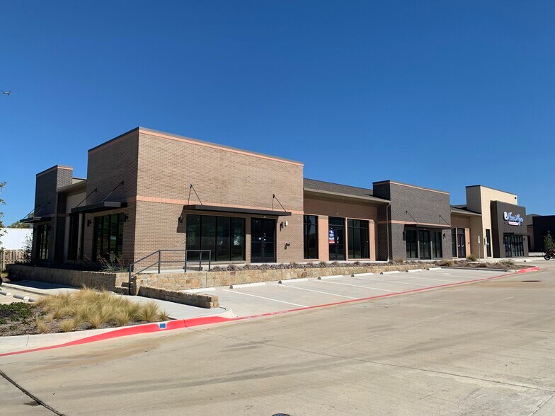 833 E NW Hwy, Grapevine, TX à louer - Photo du bâtiment - Image 3 de 6