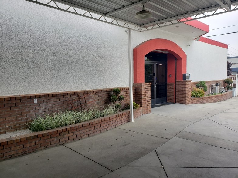 852 S Alta Vista Ave, Monrovia, CA for lease - Building Photo - Image 3 of 13