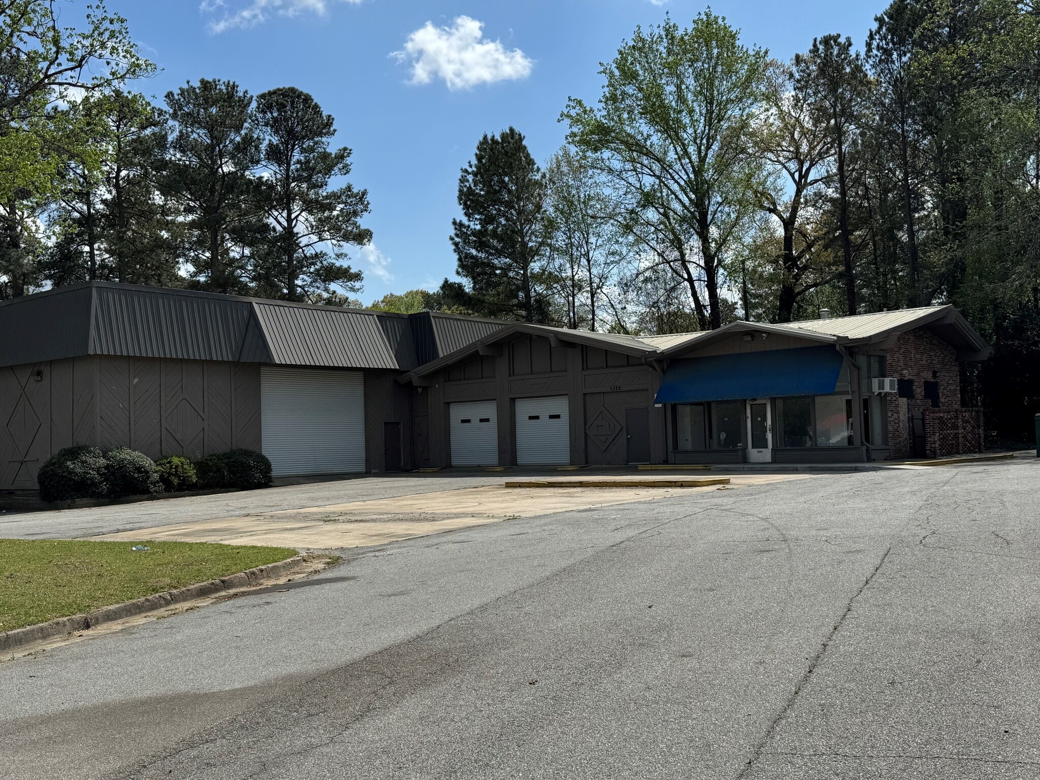 5322 S Cobb Dr, Smyrna, GA à louer Photo du bâtiment- Image 1 de 2