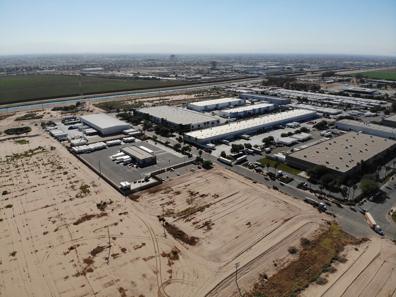 350 Rood Rd, Calexico, CA à louer - Photo du bâtiment - Image 2 de 4