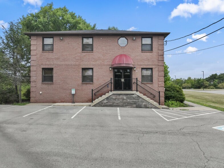 216 Pleasant Dr, Aliquippa, PA à vendre - Photo principale - Image 1 de 27