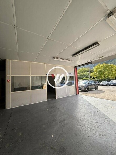 Flex in Gémenos for lease - Interior Photo - Image 3 of 7