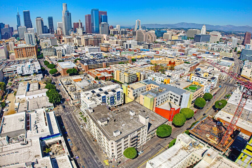 421 E 6th St, Los Angeles, CA à vendre - Photo du bâtiment - Image 2 de 22