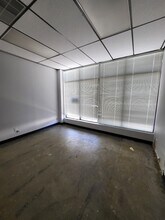 7851 Ogden Ave, Lyons, IL à louer Photo intérieure- Image 2 de 2