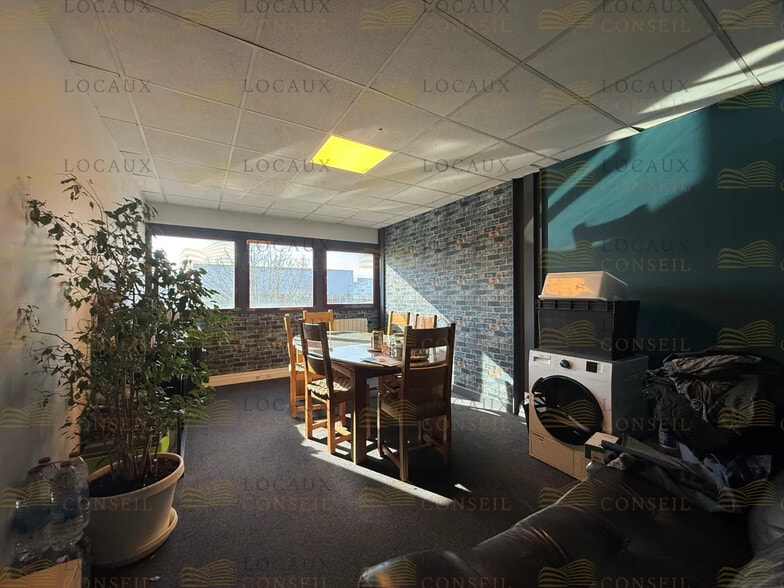 Flex in SAINT-OUEN-L'AUMONE for sale - Interior Photo - Image 2 of 7