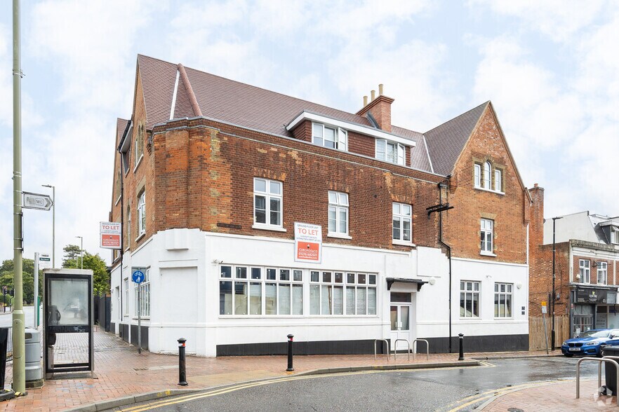 121 London Rd, Camberley à louer - Photo du bâtiment - Image 2 de 4