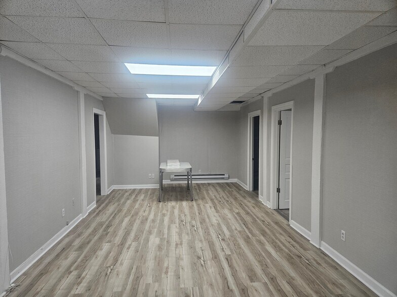 1110 Brookstown Ave, Winston-Salem, NC à louer - Photo du bâtiment - Image 3 de 18