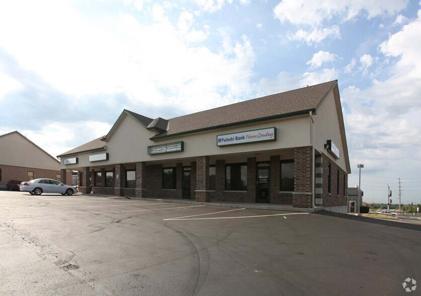 8413-8425 Clint Dr, Belton, MO for sale - Building Photo - Image 3 of 9