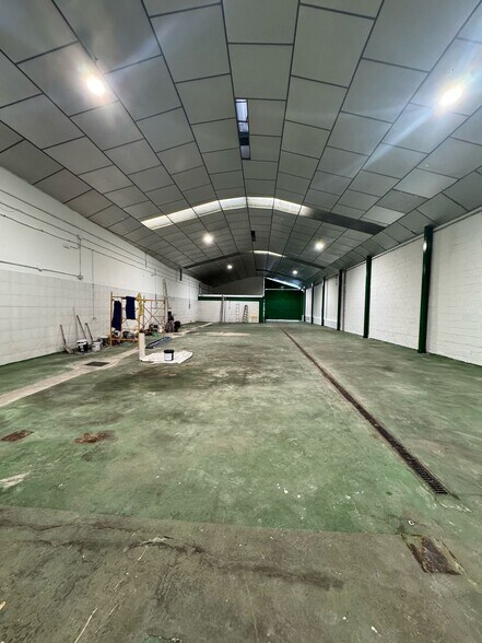 Calle de la Pirotécnia, 33, Madrid, Madrid for lease - Building Photo - Image 2 of 21