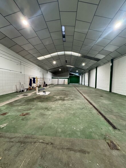 Calle de la Pirotécnia, 33, Madrid, Madrid à louer - Photo du bâtiment - Image 2 de 21