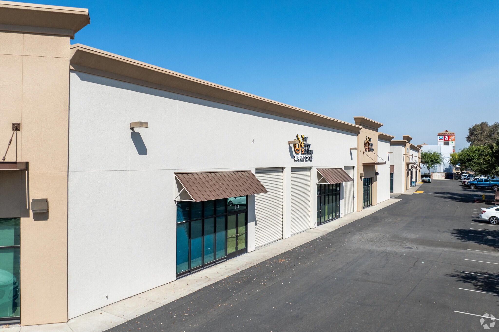 600-626 Commerce Ct, Manteca, CA for lease Primary Photo- Image 1 of 12