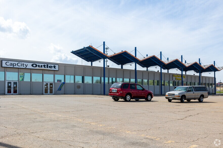 105-115 SW 29th St, Topeka, KS à vendre - Photo du bâtiment - Image 2 de 7