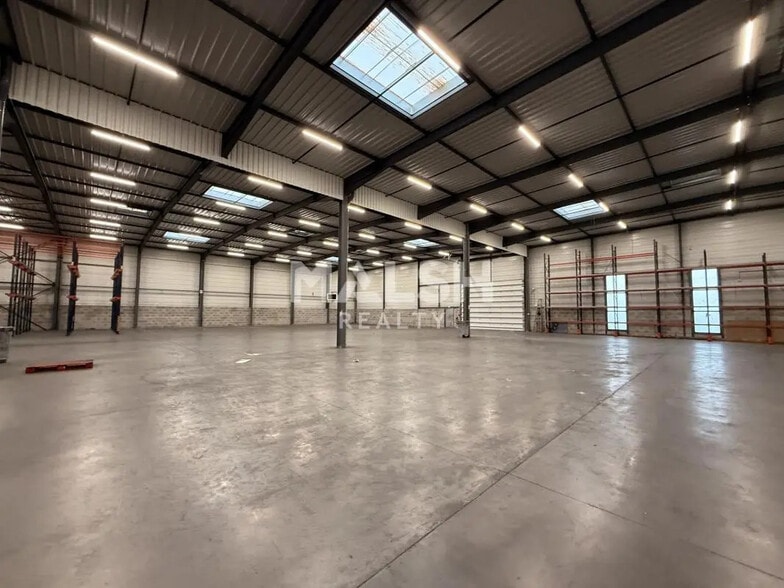 Office in Saint-Priest for lease - Interior Photo - Image 3 of 12