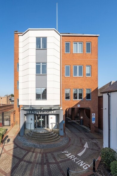 3 Warwick Pl, Uxbridge à louer - Photo du bâtiment - Image 1 de 13