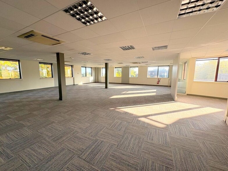 Office in Saint-Germain-en-Laye for sale - Interior Photo - Image 3 of 29