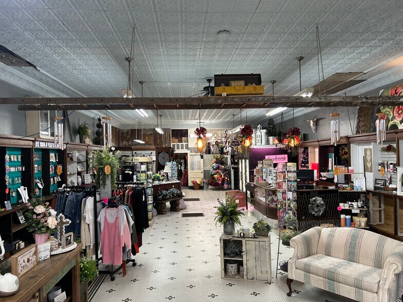 108 S Madison St, Bloomfield, IA à vendre - Photo intérieure - Image 3 de 7