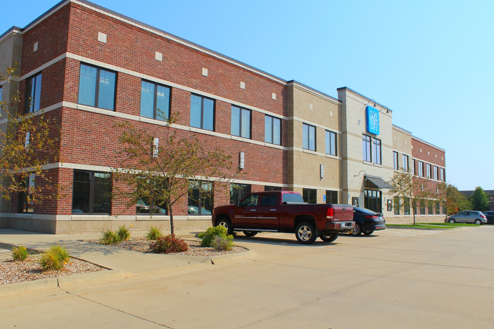 1625 Boyson Rd, Hiawatha, IA for lease Primary Photo- Image 1 of 13