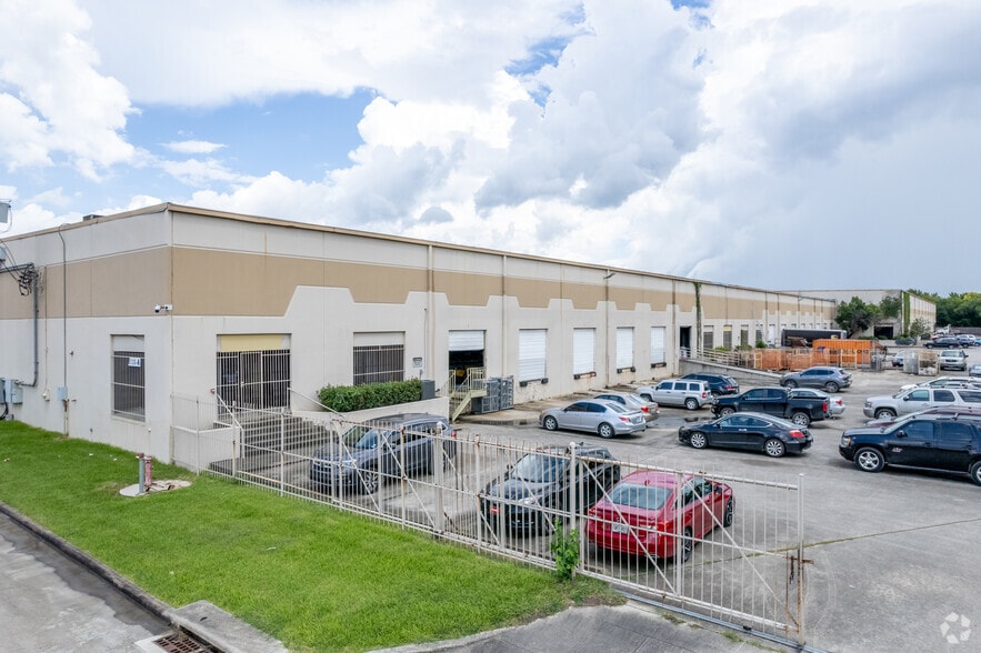 1111 Portwall St, Houston, TX for lease - Building Photo - Image 1 of 10