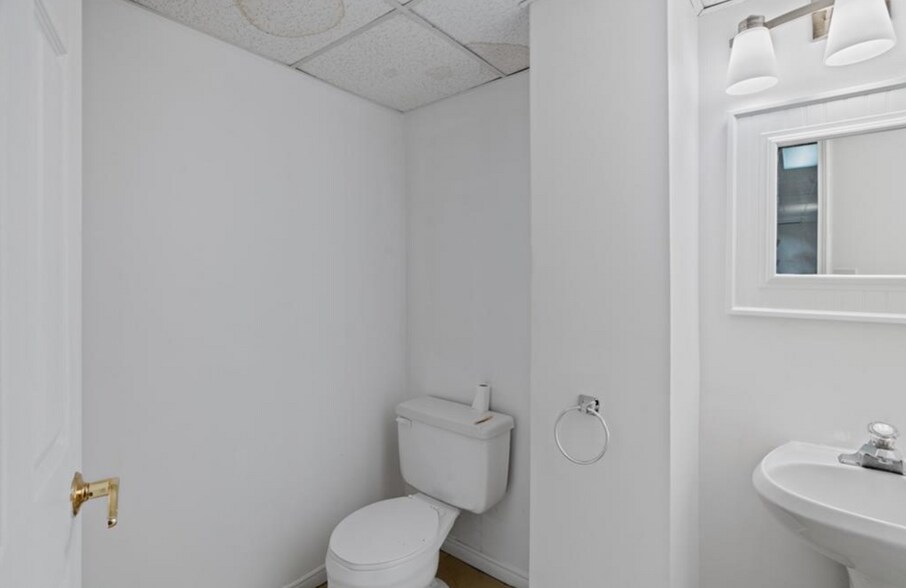 195 Main St, Lucan Biddulph, ON à vendre - Photo intérieure - Image 2 de 34