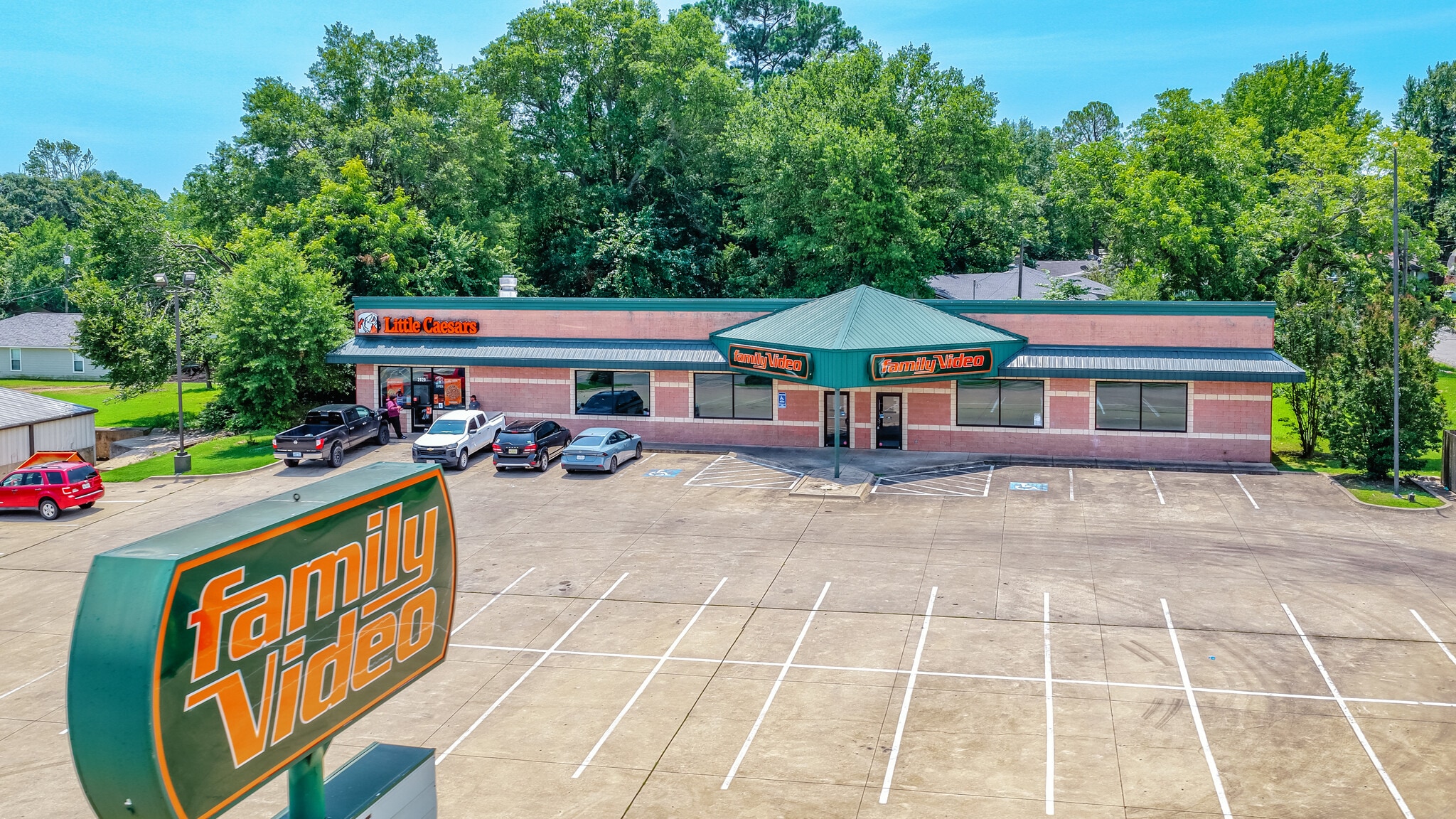 2010 Lamar Ave, Paris, TX for lease Building Photo- Image 1 of 13