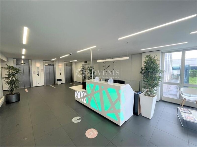 Bureau dans Charenton-le-Pont à louer - Hall d’entrée - Image 2 de 6