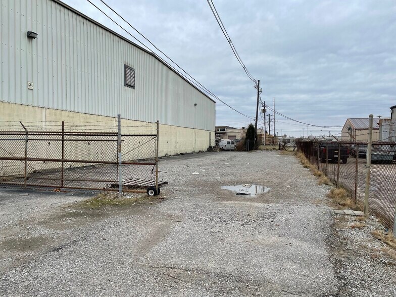 2200 N New York Ave, Evansville, IN à louer - Photo du bâtiment - Image 3 de 3